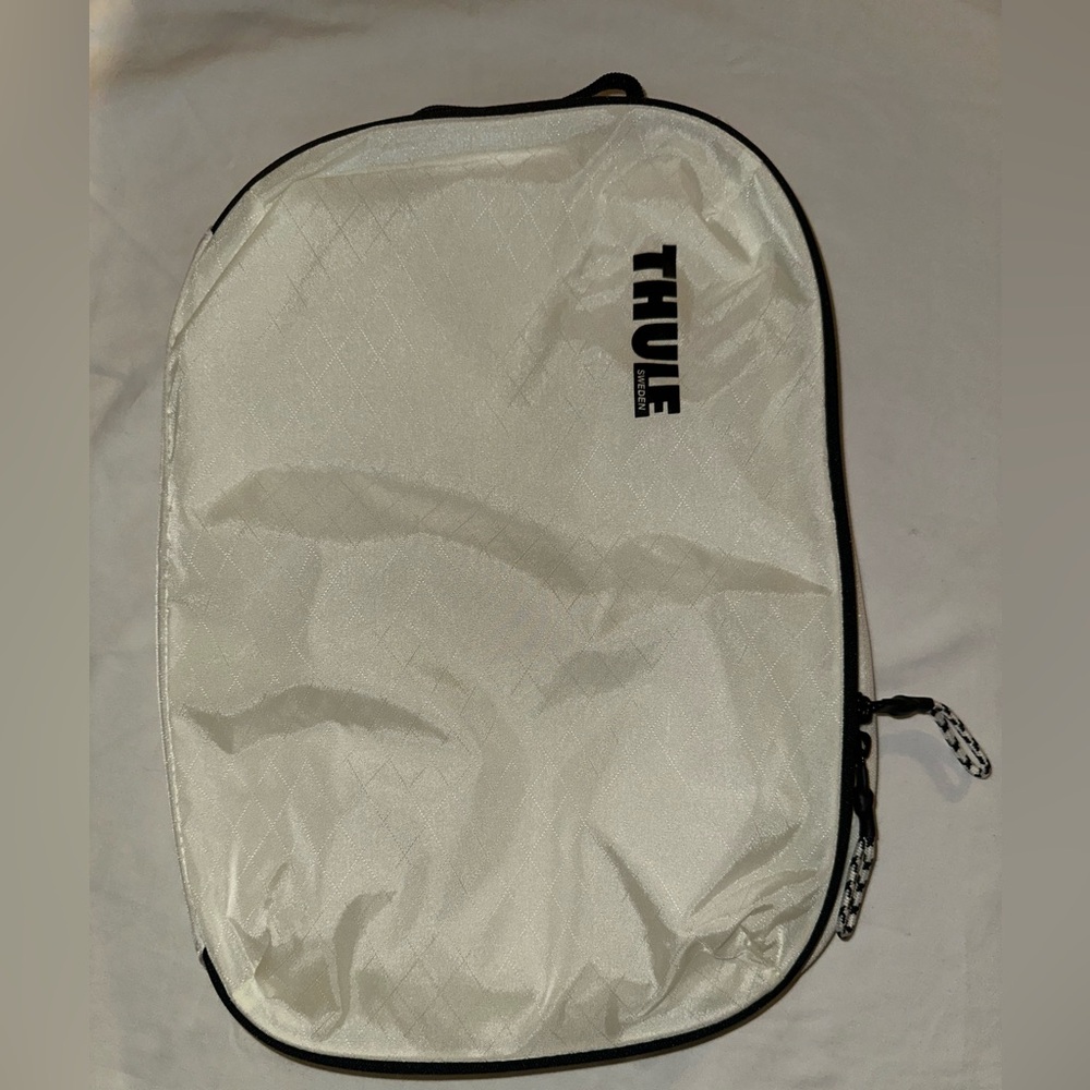 Thule Clean/Dirty Packing Cube Organizer- New
